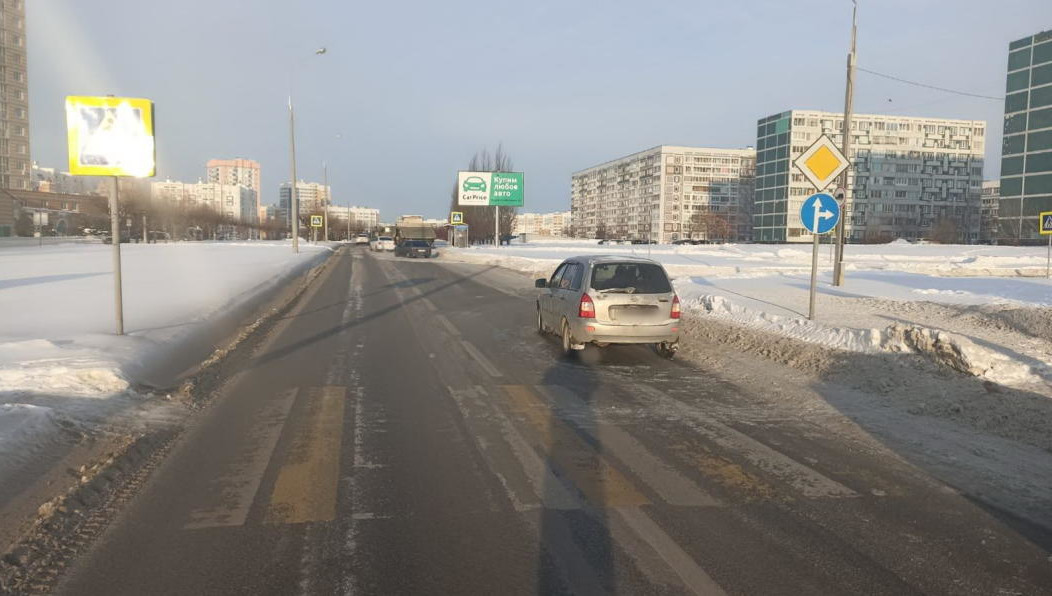 Пешеход переходил дорогу по «зебре»