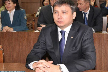 Фархада Латыпова подозревали в превышении должностных полномочий при выделении земли Дамиру Бибишеву.