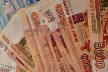 Парень забрал у двух местных жительниц 400 тысяч рублей.