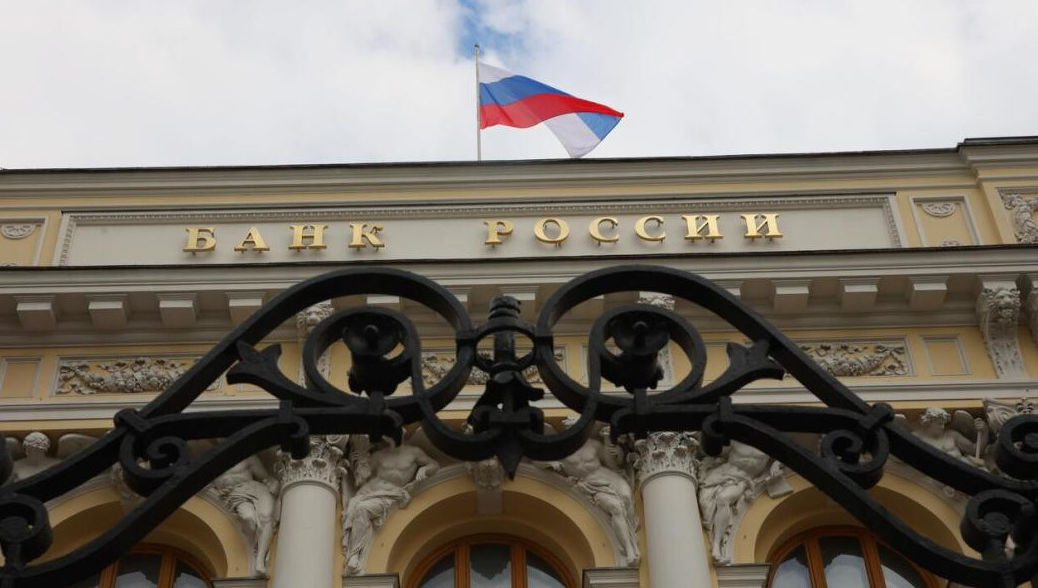 Граждане России и физические лица-нерезиденты из дружественных стран смогут ежемесячно перевести не более миллиона долларов .