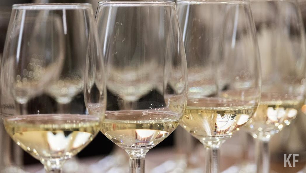 Запивать спиртное сладкой газировкой не стоит.