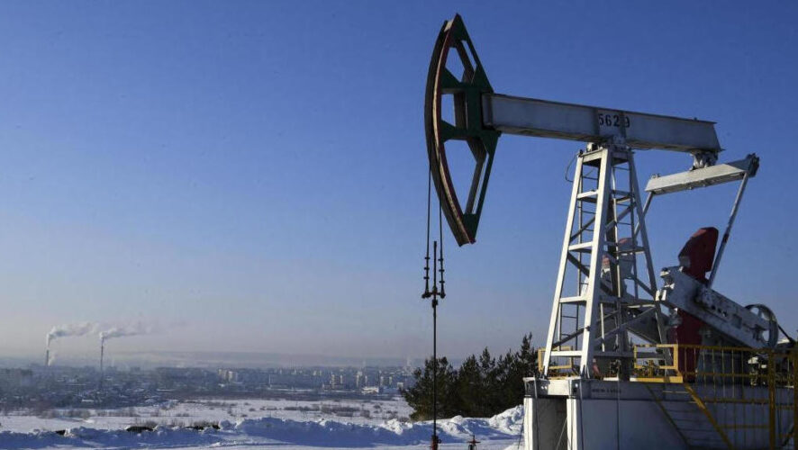 Страны G7 согласовали потолок цены на нефть из России в рaзмере 60 долларов за баррель.