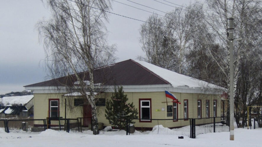 В селе Ильбухтино Тукаевского района начали разрушать здание Земской школы