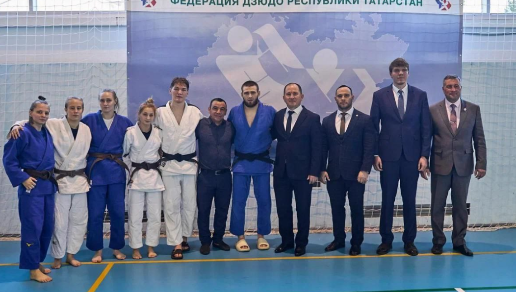 Тренером стал кандидат в мастера спорта Булат Галимов.