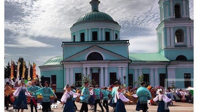 В селе Никольское проходит ежегодный русский народный праздник «Каравон». В мероприятии принимают участие более 130 коллективов из Татарстана