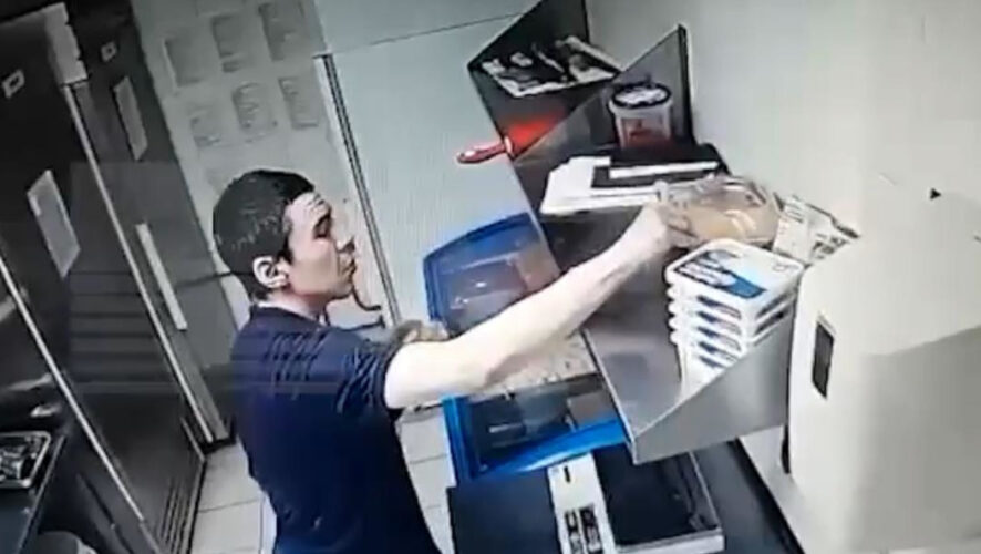 К продуктовому ограблению он готовился заранее.