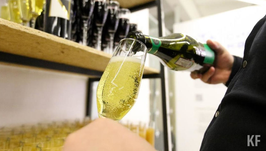 Причиной стал психологический и экономический стресс.