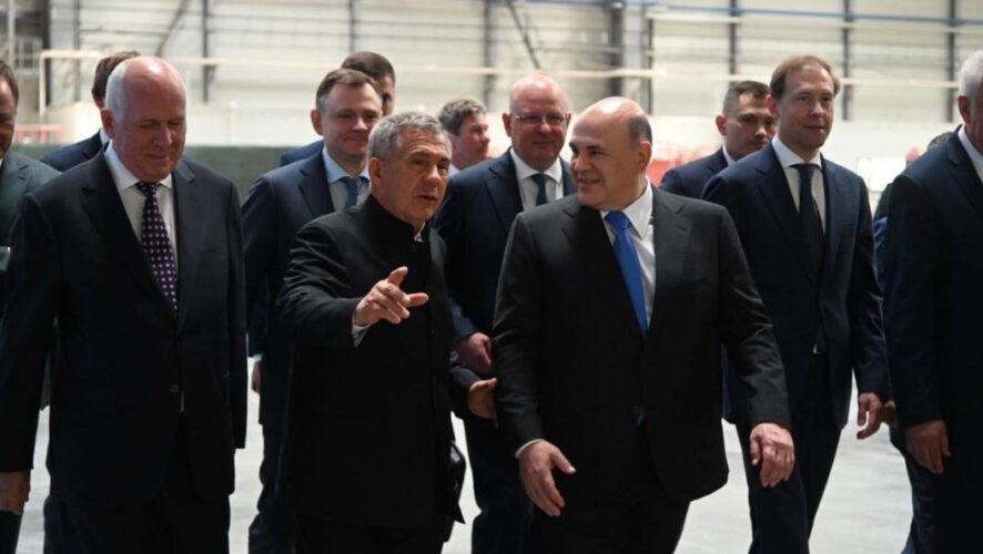 Председатель правительства России поделился своими впечатлениями после посещения цехов.