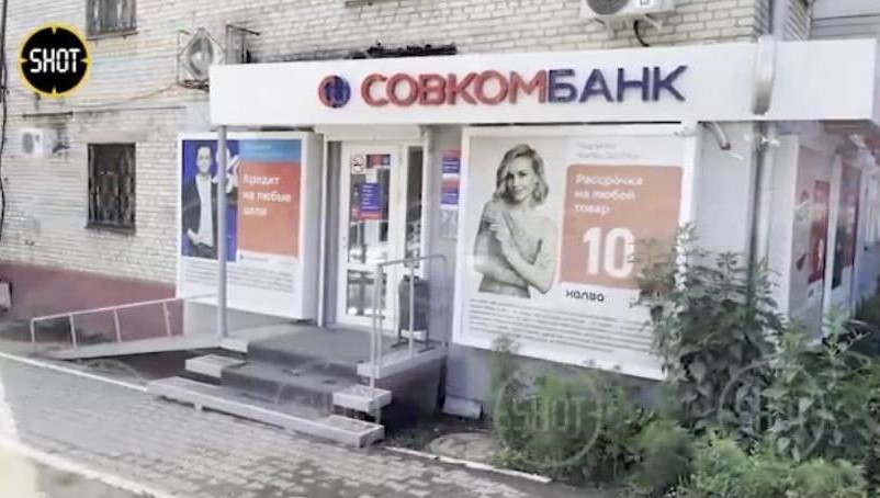 На данный момент грабителя разыскивают сотрудники полиции.