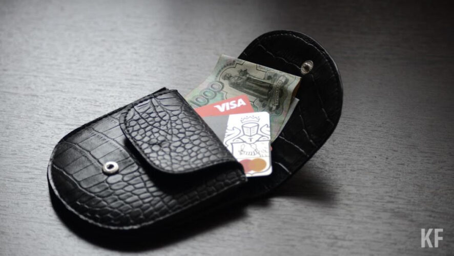 Из зарплаты мужчины будут удерживать в доход государства пять процентов.