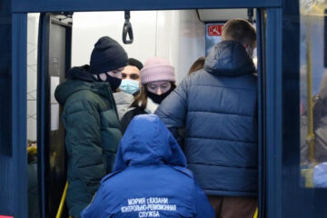 За утро 6 декабря покинули салон 9 пассажиров без пропусков на наземном транспорте и 6 человек в метро.