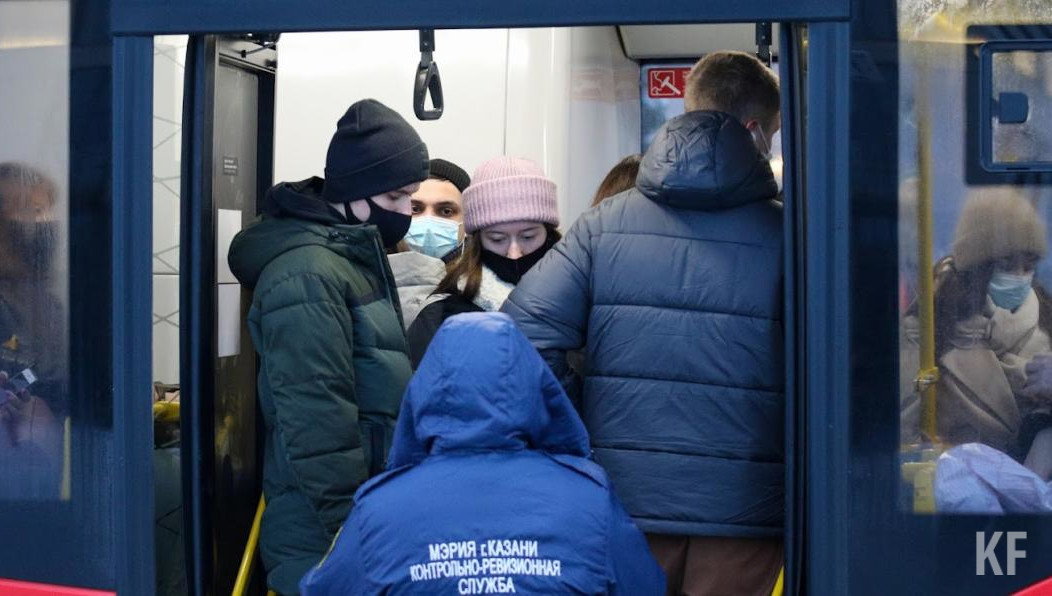 За утро 6 декабря покинули салон 9 пассажиров без пропусков на наземном транспорте и 6 человек в метро.