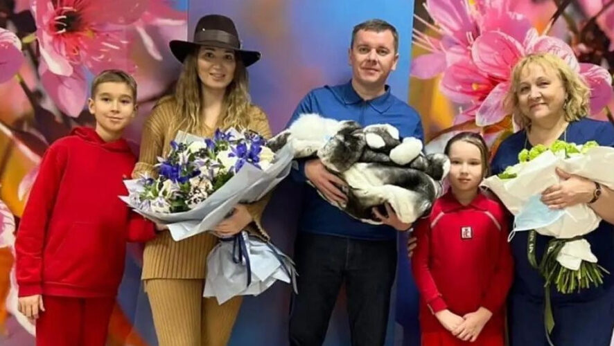 Фото с выписки семейства разместили на сайте РКБ в соцсетях.