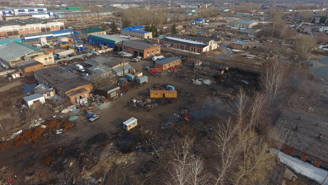 На территории жгли мусор