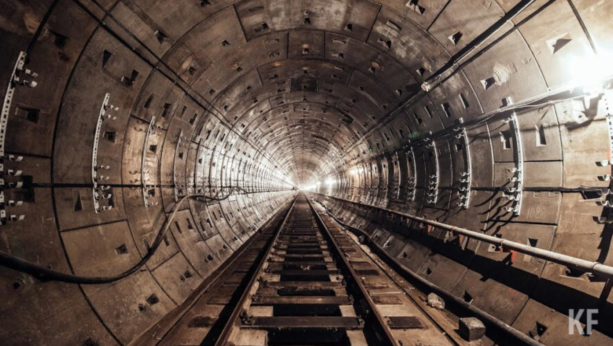 Сейчас «Казметрострой» продолжает строить первые четыре станции второй линии метро от проспекта Победы рядом с ТЦ «Мега».