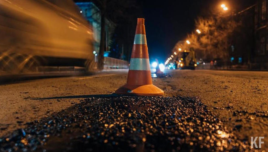 Сейчас дорожные службы заняты обустройством тротуаров.