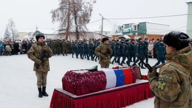 Церемония прощания прошла у Монумента Славы.