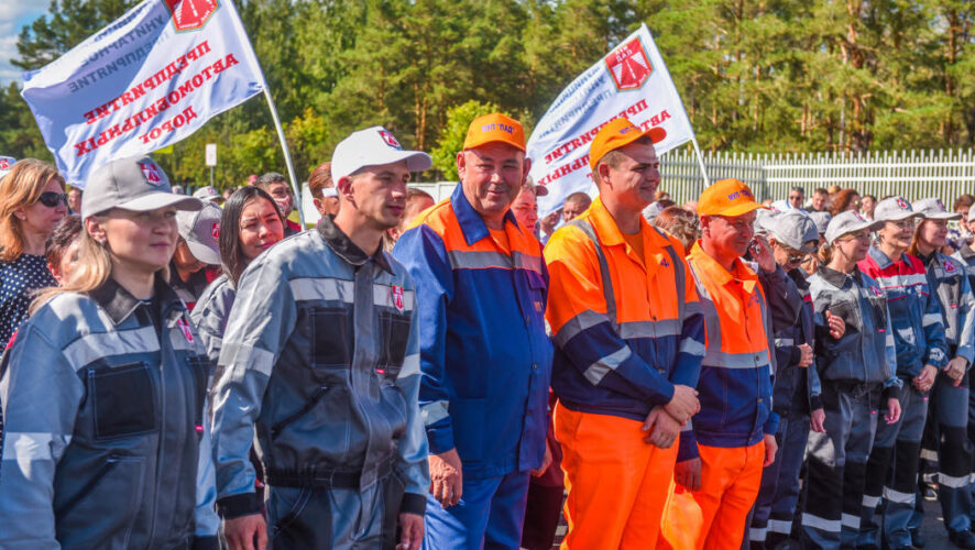 Мэр Наиль Магдеев поблагодарил дорожников за оперативность &mdash; объект сдали на три месяца раньше срока. А глава Госавтоинспекции Радий Кадиков призвал правильно пользоваться обновленной магистралью.