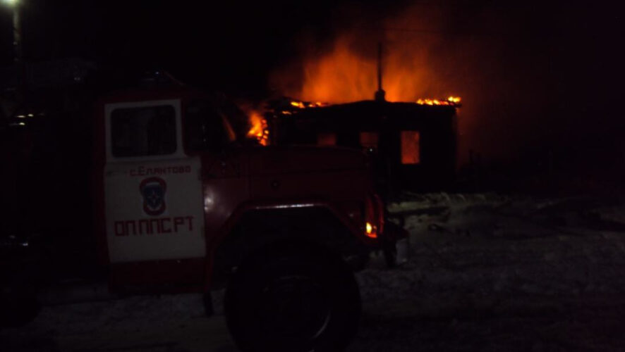 Пожар произошел накануне вечером в селе Елантово.