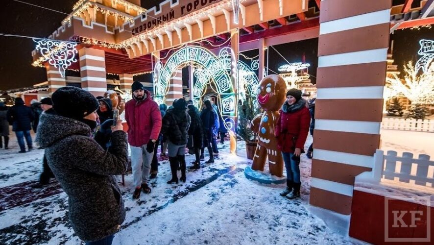 ​В новогодние праздники столицу Татарстана посетят более 130 тысяч туристов. Для них готовят более полутысячи мероприятий. Отвечают они взаимностью - бронь практически всех гостиниц города близка к 90-95%