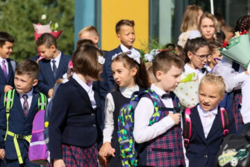Депутаты Госдумы одобрили законопроект о введении в стране единых общеобразовательных программ. Вариативность обучения с 1 сентября 2023 года будет сильно ограничена. Какие у этого могут быть последствия – в материале KazanFirst.