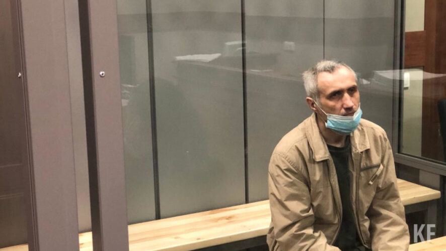 Об этом он заявил до начала заседания об избрании меры пресечения.