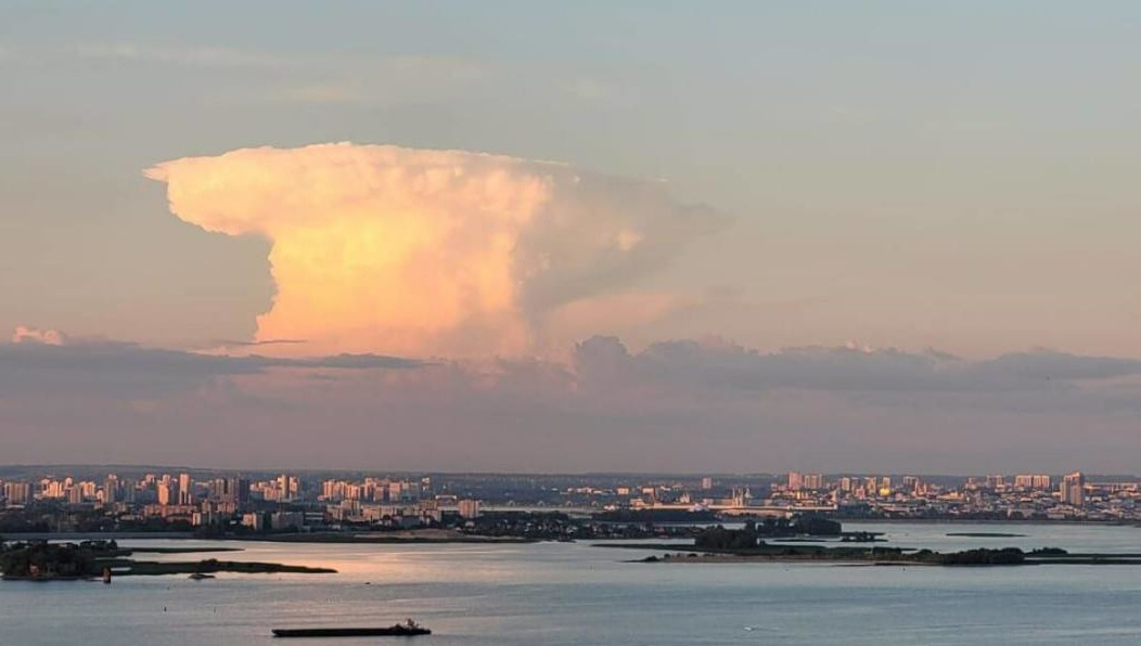 Подобные облака образуются над источником тепла.