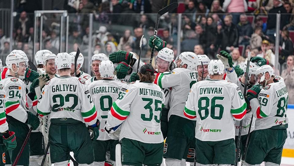 Гол капитана «Ак Барса» в овертайме принес казанцам важнейшую победу во Владивостоке (2:1). Серия может быть закончена в Казани уже в пятницу. Спортивный обозреватель KazanFirst фокусируется на главном.