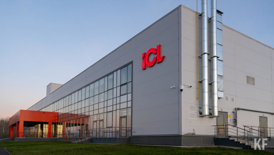 С технологическими возможностями завода ознакомились раис РТ Рустам Минниханов и замглавы Минпромторга РФ Василий Шпак.