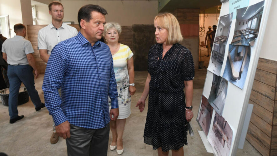 Ход капремонта пищеблока в школе №170 проинспектировал мэр города Ильсур Метшин.