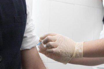 Прививки бойцам делают по желанию и при отсутствии противопоказаний.