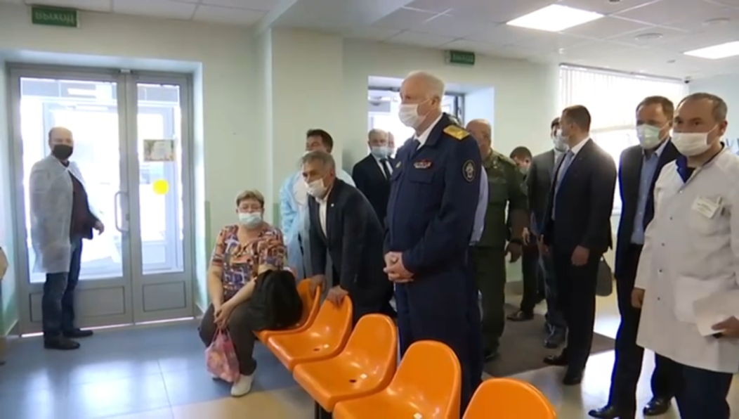 Рустам Минниханов и глава СКР пообщались с пациентами ДРКБ.