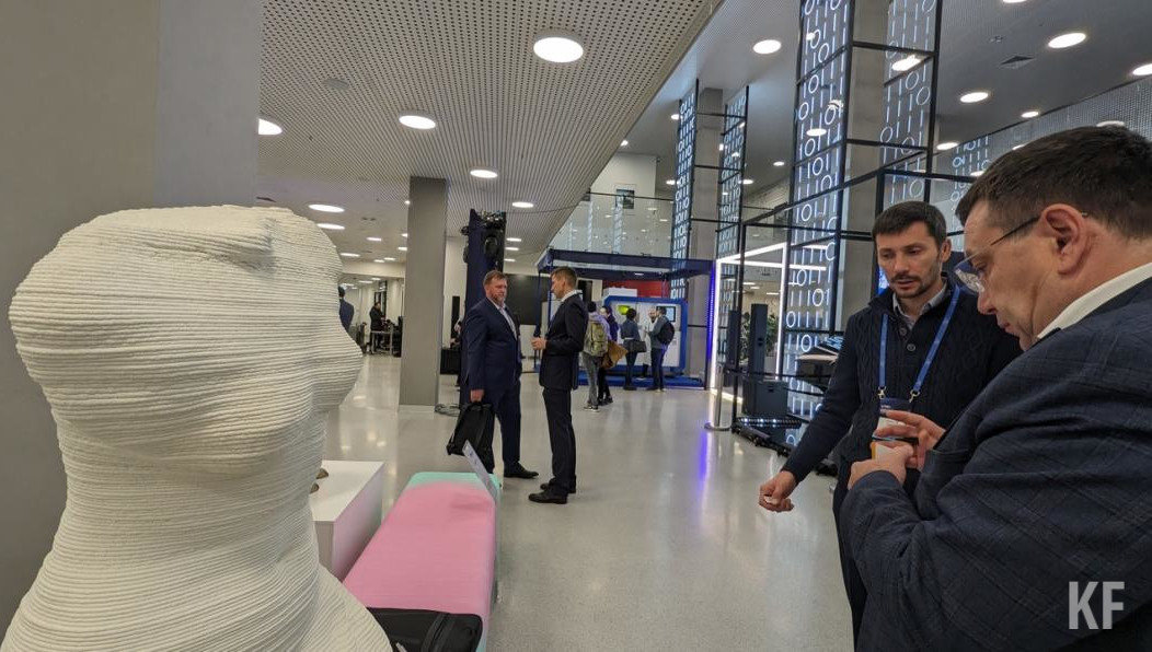 Форум в IT-парке посетил раис республики Рустам Минниханов.