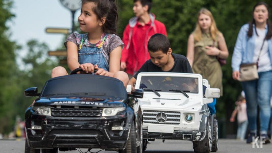 Продолжительность предпраздничного рабочего дня сокращается на один час.