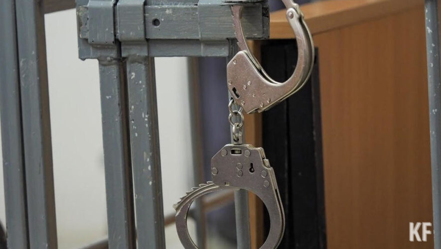 При попытке органов изъять оружие обвиняемый устроил скандал и получил еще один штраф.