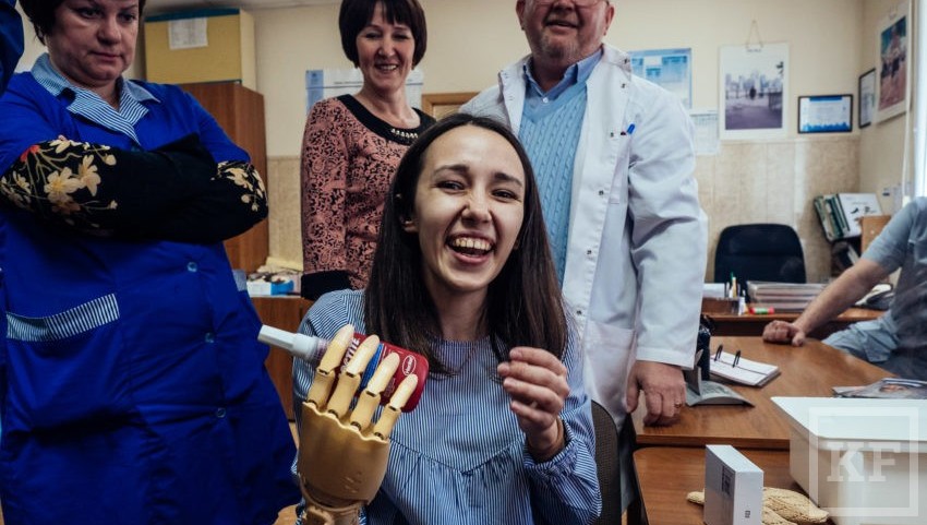 Установку первого в республике активного тягового протеза кисти произвела московская компания. «Первооткрывательницей» процедуры стала 23-летняя уроженка Азнакаево Гульназ Насыбуллина
