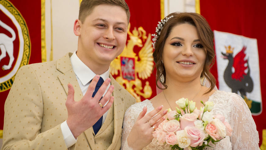 Новобрачными стали 21-летняя Анна и 22-летний Антон Ивановы.