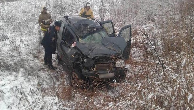 ДТП с опрокидыванием автомобиля в кювет произошло в Азнакаевском районе Татарстана