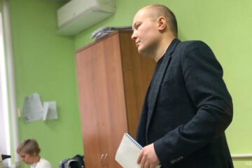 Экс-руководителю Управления образования Казани продлили меру пресечения.
