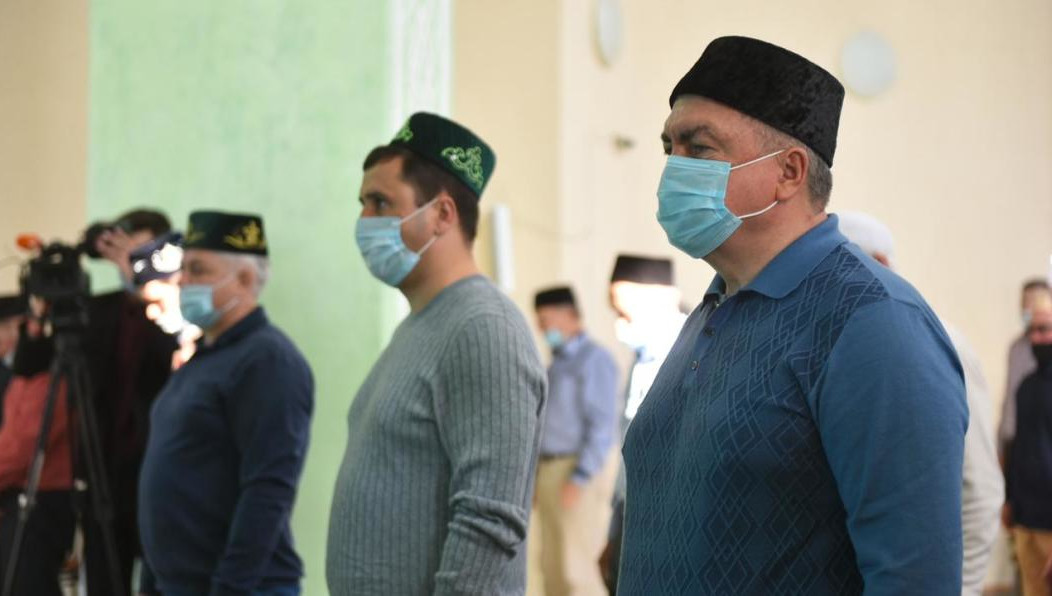 Они прошли в 15 мечетях автограда.