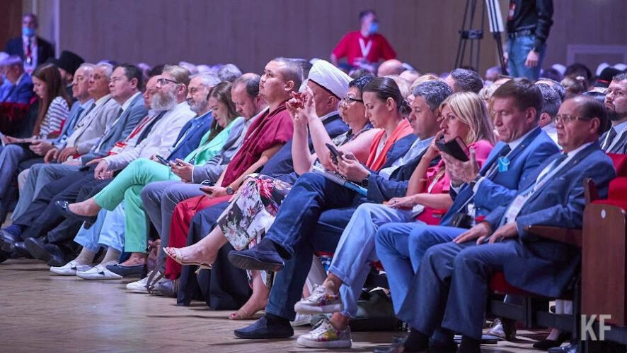 Форум в этом году проходит под девизом: &laquo;Бизнес объединяет&raquo;.