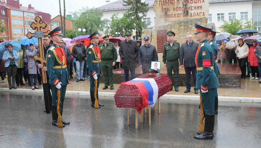 Военнослужащему было 27 лет.