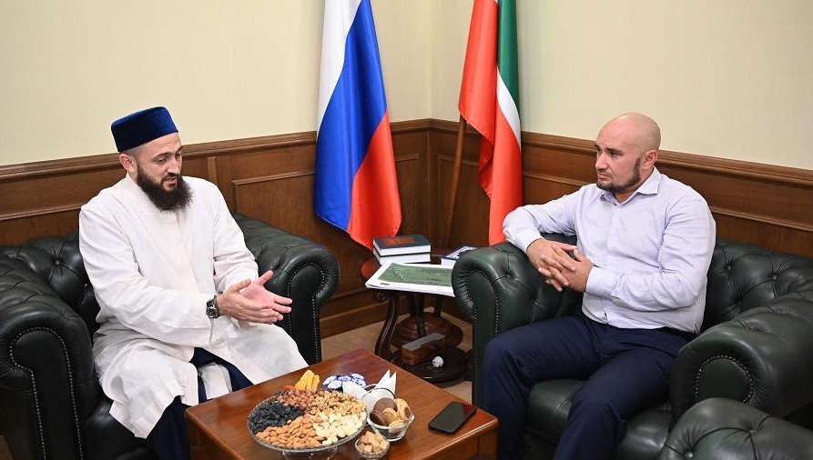 Вопрос о введении постного меню для мусульман на выбор начал прорабатывать член Общественного совета при ФСИН России Ильдар Баязитов.