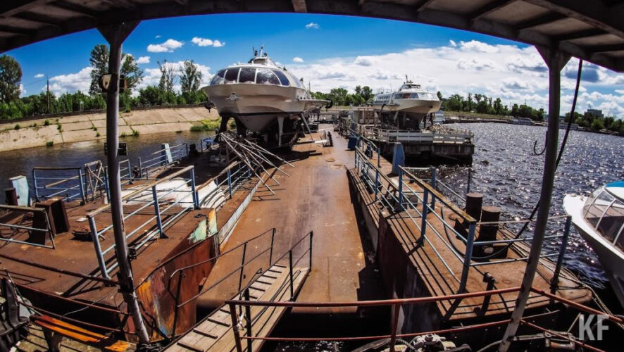 Ранее судно было пришвартовано около села Именьково в Лаишевском районе.