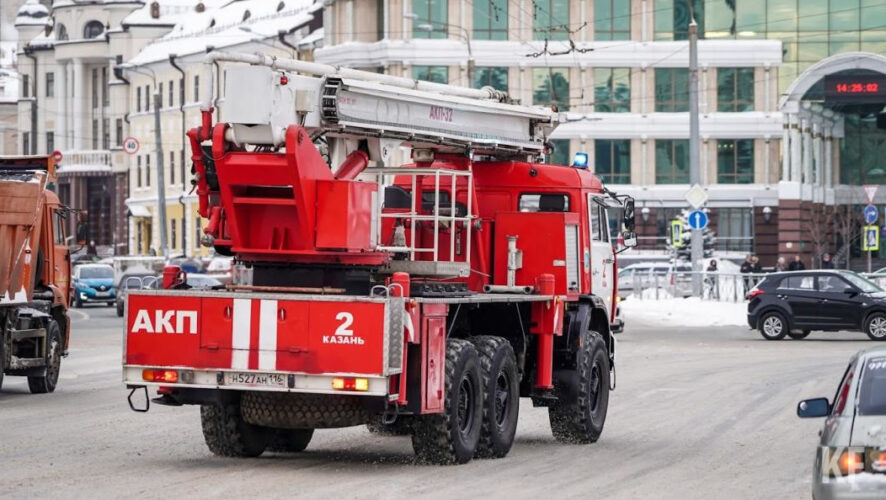 Из них три пожара - в жилых домах.