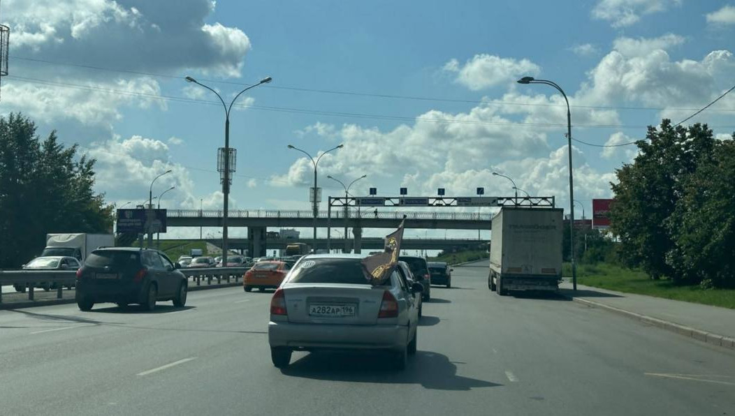 Участники акции ехали на кладбище