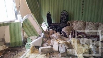 В Татарстане в Верхне-Услонском районе в 05:58 утра автомобиль врезался в стену одного частного дома.