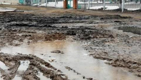 Пешеходы в недоумении - пройти по тротуару