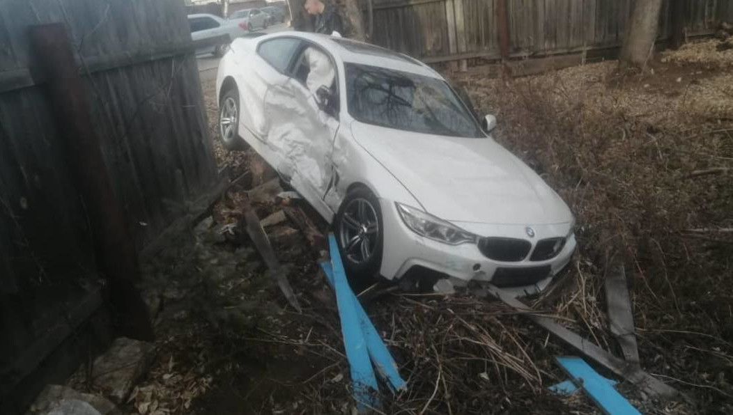 В ЦРБ доставили двух девушек.