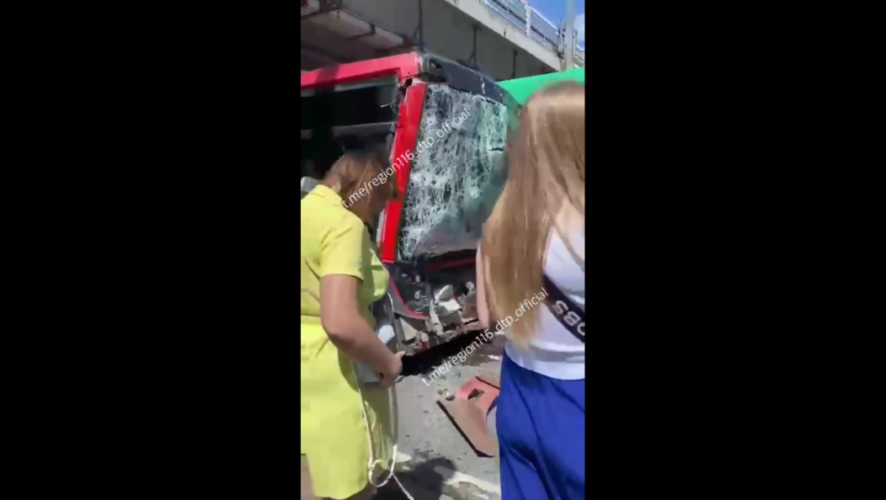 В результате аварии пострадали три человека